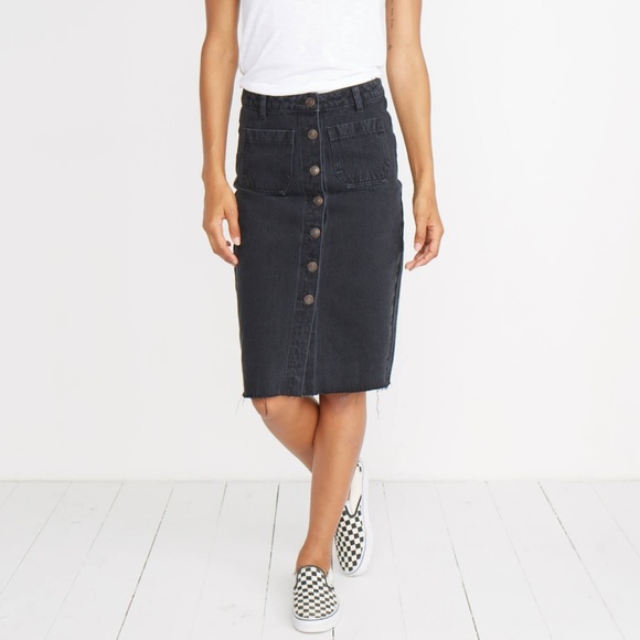 Marine layer skirt clearance
